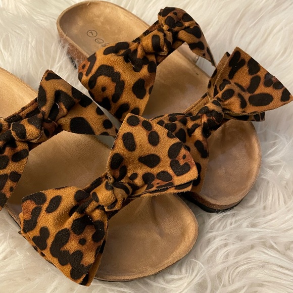 Leopard Double Bow Footbed Sandals - Picture 4 of 11